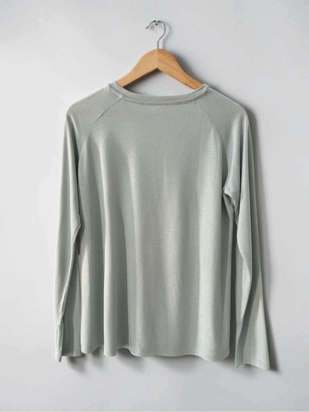 Free Fly Women’s Light Sage Long Sleeve Crew Neck Stretch Top! Large! - Picture 2 of 7